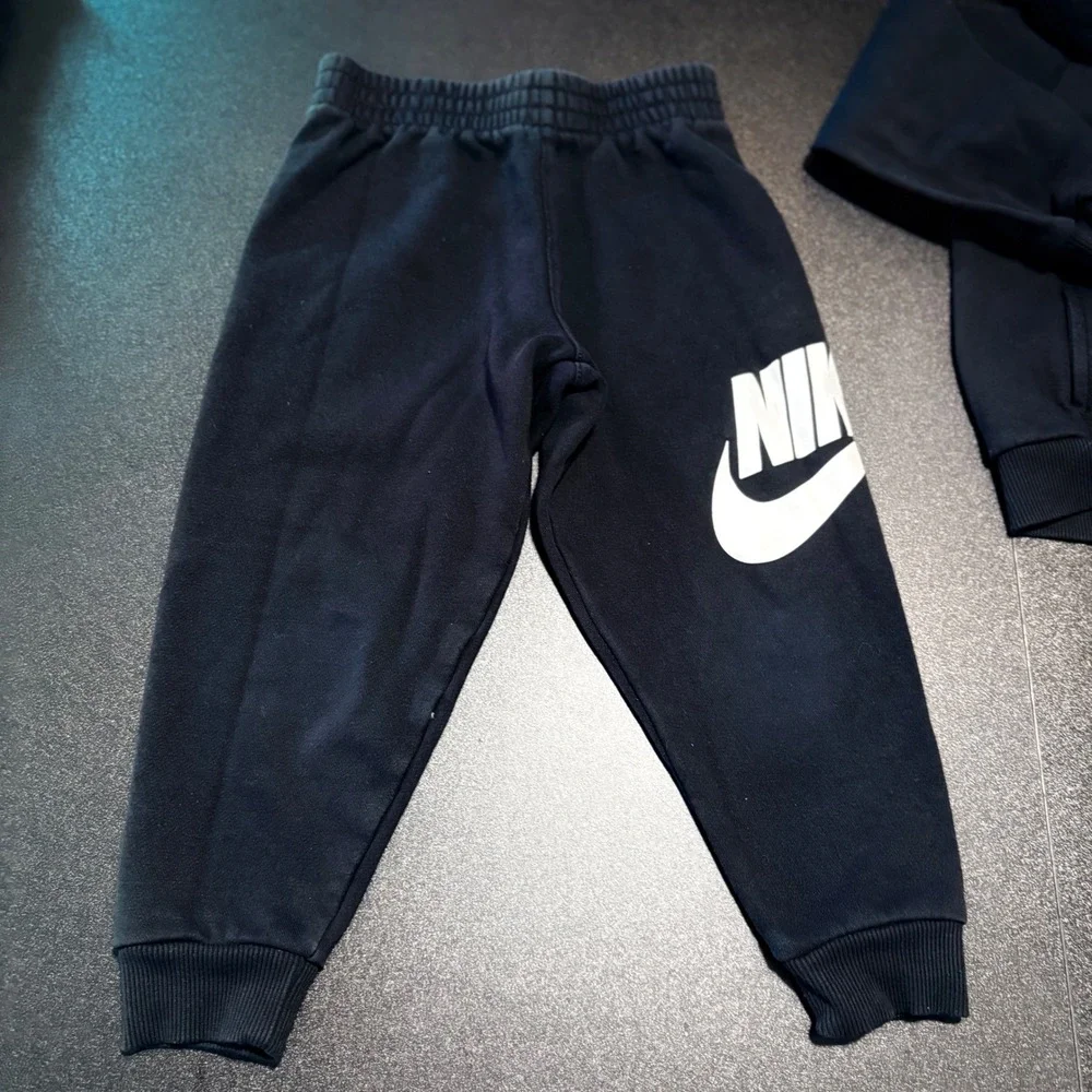 Nike Sportswear Fleece Pullover Hoodie Joggers 2-Piece Outfit Set black 5 yr kid